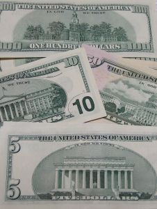 us-currency-4-1007270-m